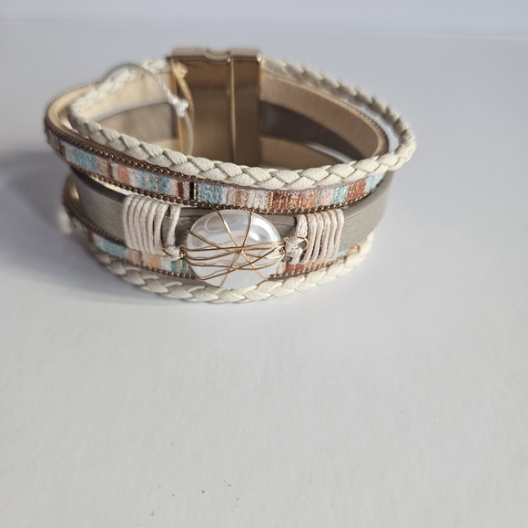 Bohemian Leather Bracelet with Magnetic Buckle - Picture 5 of 6